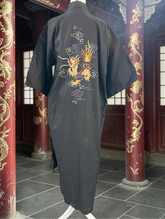 Pearls Other - Vintage Black Dragon Embroidered Kimono Robe NWT Medium